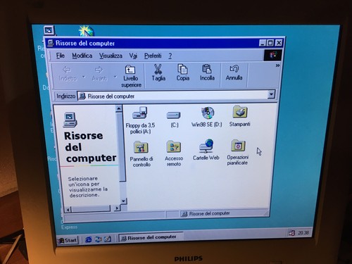 PC DESKTOP VINTAGE INTEL PENTIUM III 600MHZ 128MB RAM ATi RAGE 128 WINDOWS 98 SE - Zdjęcie 9 z 11