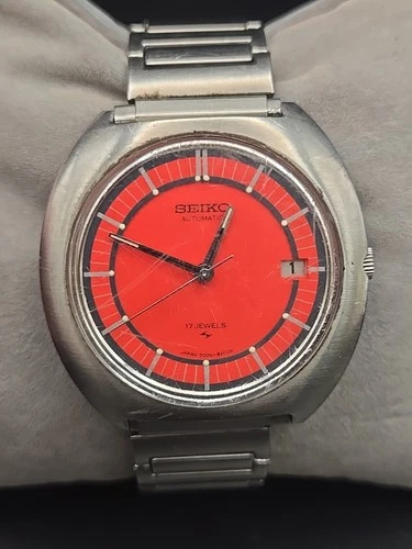 Seiko Automatic 39mm Red Date Dial Mens Watch 7005-8159
