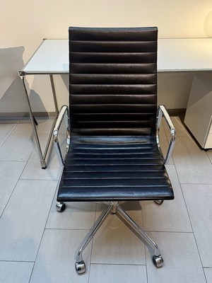 Vitra - Aluminium Chair EA 119 - Bürostuhl Leder schwarz Gestell chrom