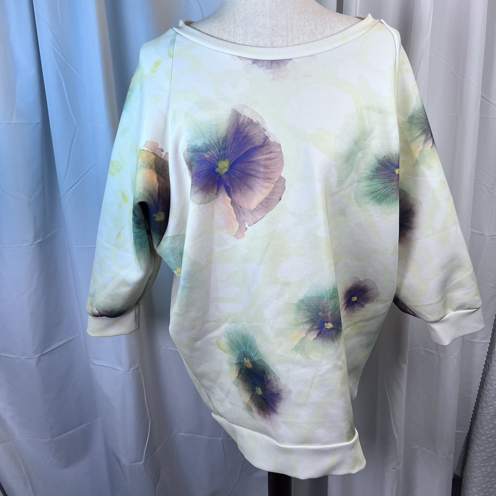 ZARA BASIC OVERSIZED FLORAL PRINTED SWEATSHIRT US… - image 1
