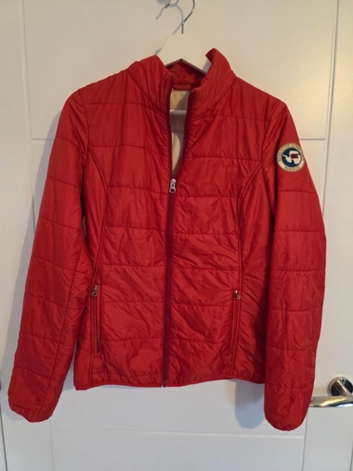 Napapijri Red Quilted Jacket – Size M – Expedition Badge – Lightweight Puffer