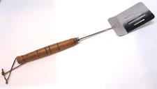 Vintage 2000's 17" Long Wood Handle Patio Barbecue Grill Spatula Meat Flipper