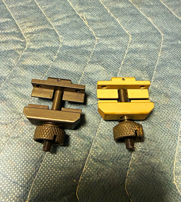 2pc Black & FDE authentic SureFire M75 Thumbscrew Mounts take off (m300/m600)