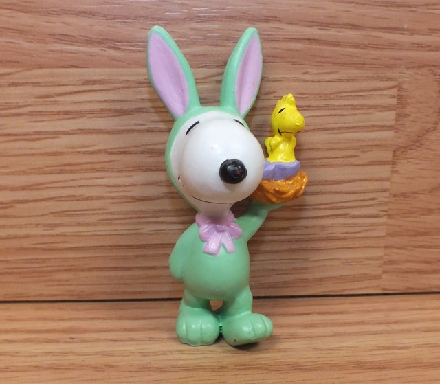 Genuine Peanuts United Feat. Snoopy as Easter Bunny and Woodstock PVC