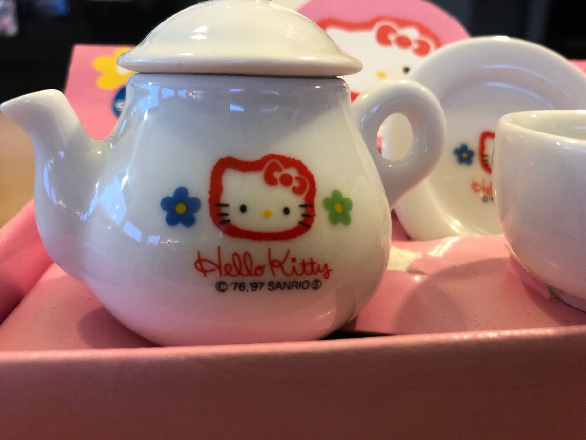 Hello Kitty - Tokyo Japan - Miniature Tea Set - Sanrio 1997 Rare - Complete  Set