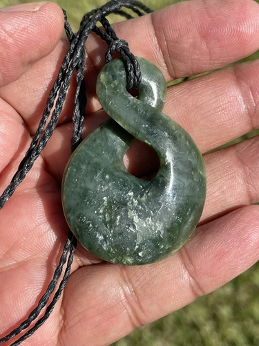 50mm SINGLE TWIST DARK/TRANSLUCENT New Zealand NEPHRITE Jade Pounamu Greenstone