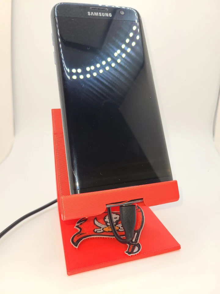 Suporte para telefone impresso em 3D TB Buccaneers - Vibrante e durável - Mostre amor à sua equipe! - Imagem 3 de 3