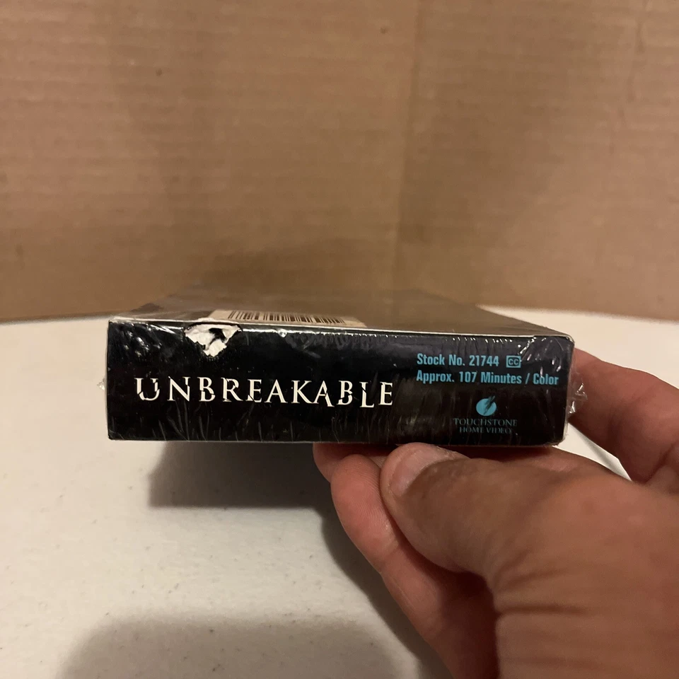 Unbreakable (VHS, 2001) - Image 3 of 4