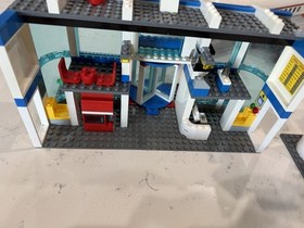 LEGO City Airport (3182). Missing Minifigs And A Few Stickers