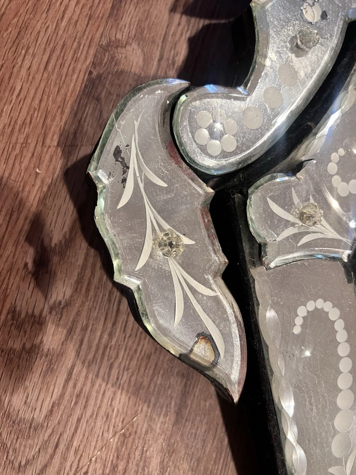 "Espejo vintage de vidrio veneciano grabado y biselado de vidrio 29""-23""" Foto 4 de 4