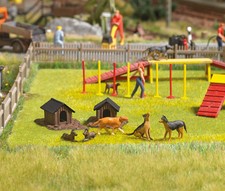 Dog set with huts OO/HO Gauge Busch 1197
