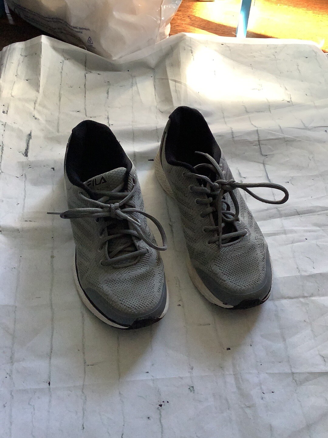 SAOLA Sneakers uomo taglia 9 FILA sneakers grigio ottime condizioni