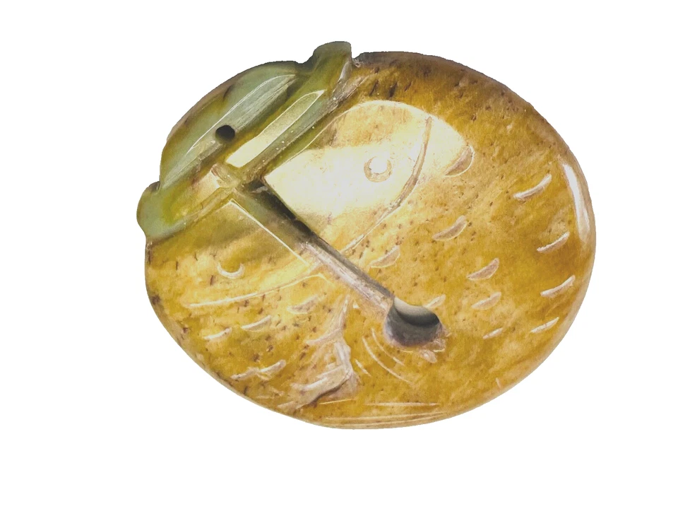 Colgante chino natural marrón y verde jadeíta tallado a mano de pez de doble cara Foto 2 de 4