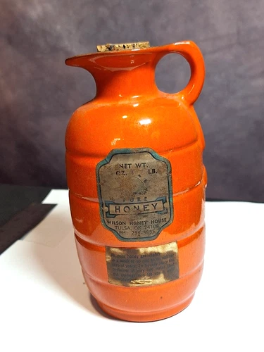 FRANKOMA HONEY JUG #831 WILSON HONEY HOUSE LABEL~never opened~Sealed Cork FLAME