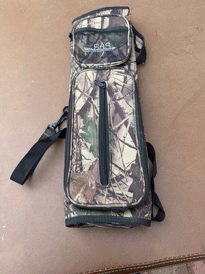 Over the shoulder arrow quiver
