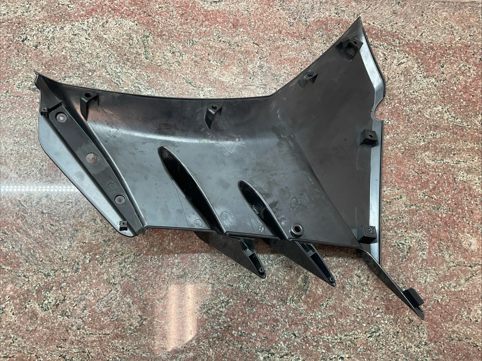 Panel carenado medio inferior izquierdo Aprilia RSV4 Tuono V4 1100 2021-2024 A.Market Foto 4 de 4