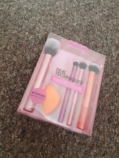 Image of Real Techniques Everyday Essentials Brush and Sponge Set - Genuine