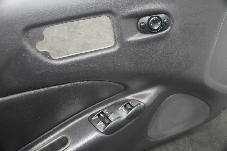 Panel de moldura de puerta interior del conductor delantero izquierdo MB11LAZAE Chrysler Plymouth Prowler Foto 2 de 4