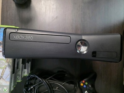 Xbox 360 S 250GB mit 1 Controller Und 14 Spiele