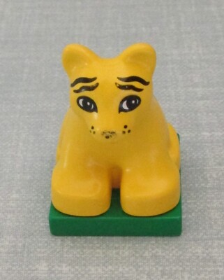 LEGO DUPLO TIGER CUB ON GREEN BASE VINTAGE ANIMAL FIGURE SAFARI PARK ZOO
