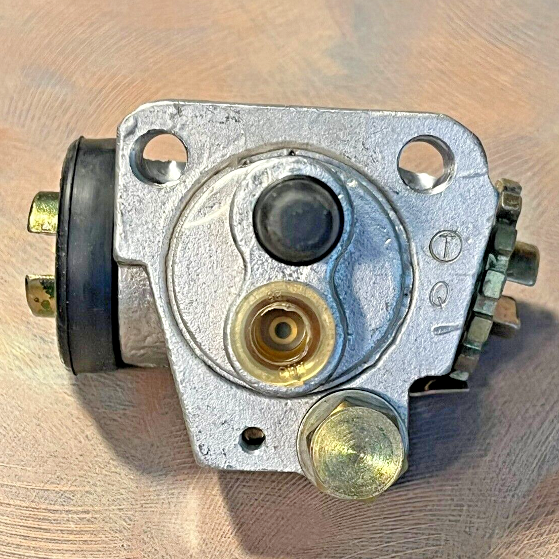 Tokico-Japan Right/Rear Front Wheel Cylinder for up to 4/70 Toyota