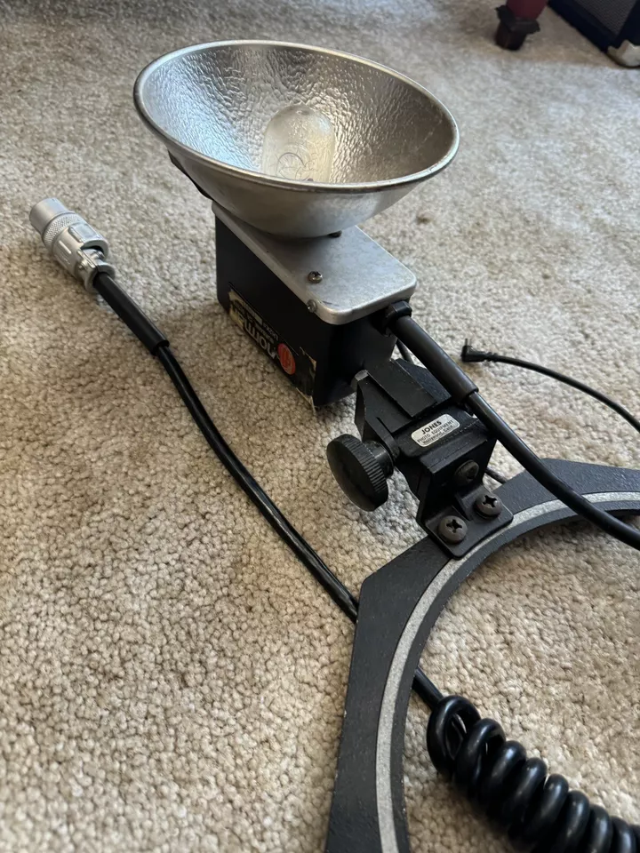 Vintage Norman LH2K# 10913 Studio Handheld or mountable Lighting 5” housing prop - Image 2 of 4