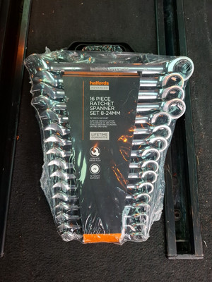 Halfords Advanced 16-teiliges Ratschenschlüssel-Set 8-24 mm 72 Zähne Ratsche