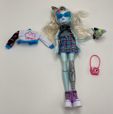 Monster High 3G Reboot Frankie Stein 11'' Doll with Pet Watzie & Accessories Read