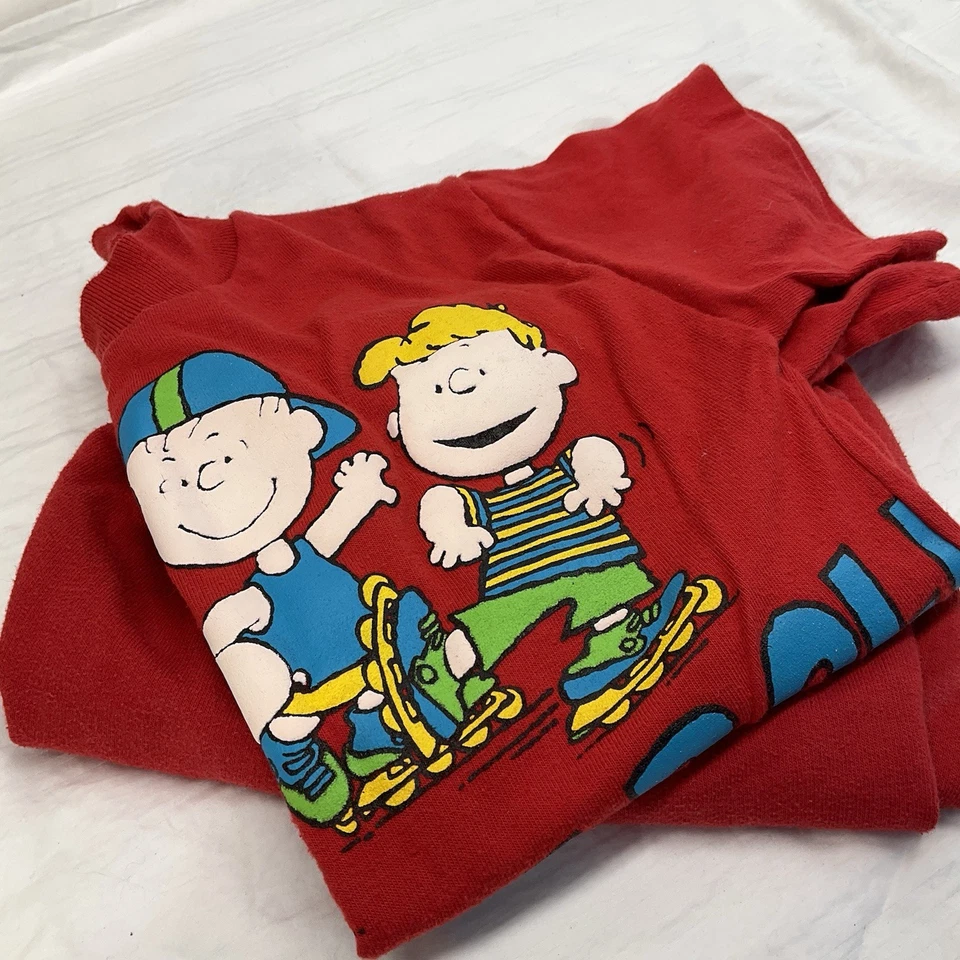 Conjunto de camisa y pantalones de patinaje vintage Charlie Brown & Gang Rock 'N Roll para niños Foto 3 de 4