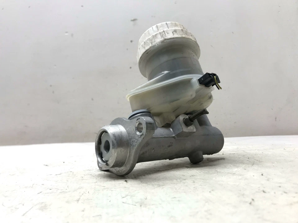 Master Cylinder Mitsubishi Galant 2000 2001 2002 2003 - Изображение 2 из 4