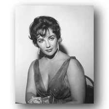 Elizabeth Taylor Candid in Low Cut Dress 1961 Vintage 8x10 Photo
