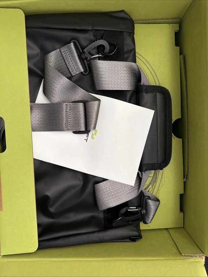 Dispositivo de movilidad Shift Robotics Moonwalkers AI con cargador y cables negro verde Foto 3 de 4