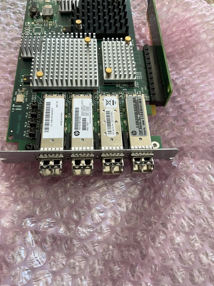 Adaptador de red IBM 00WT000 LPE12004 8 GB cuatro puertos canal de fibra con SFP Foto 3 de 4