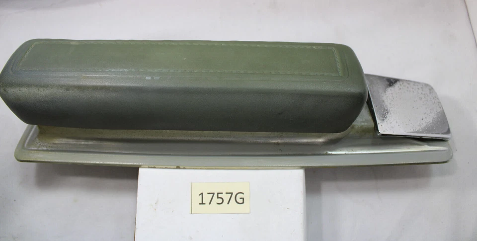 Dodge 1966-1970, manija de reposabrazos de puerta Plymouth, manivela de ventana y cenicero delantero izquierdo Foto 2 de 4