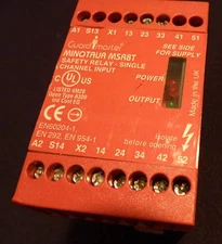 ALLEN BRADLEY 440R-E23030 SER A SAFETY RELAY GUARDMASTER MINOTAUR MSR8T