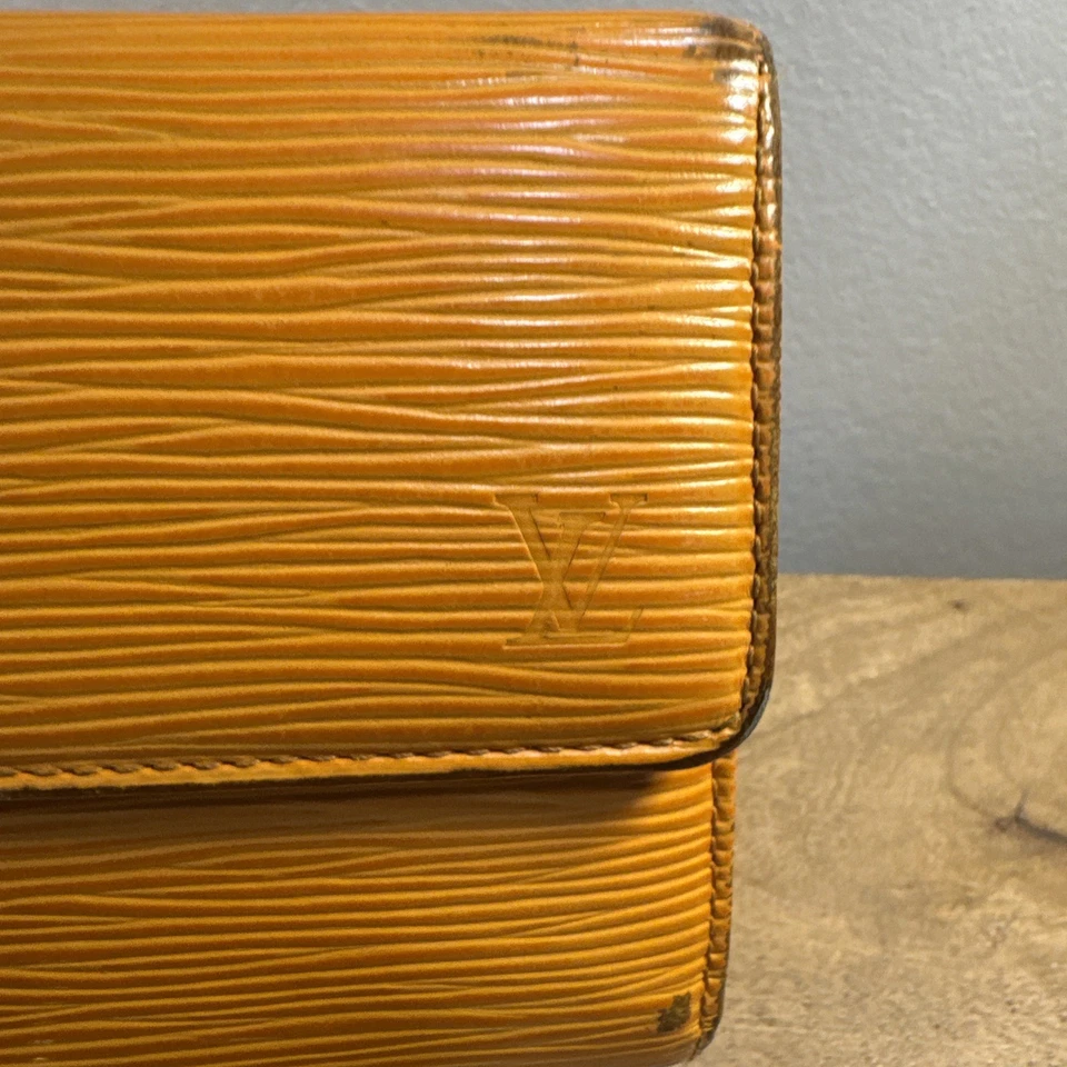 Auténtica Cartera LOUIS VUITTON Epi Porte Tresor Internacional Triple Mandarín Foto 2 de 4