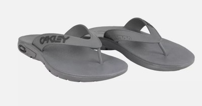 New Oakley Men display picture 3