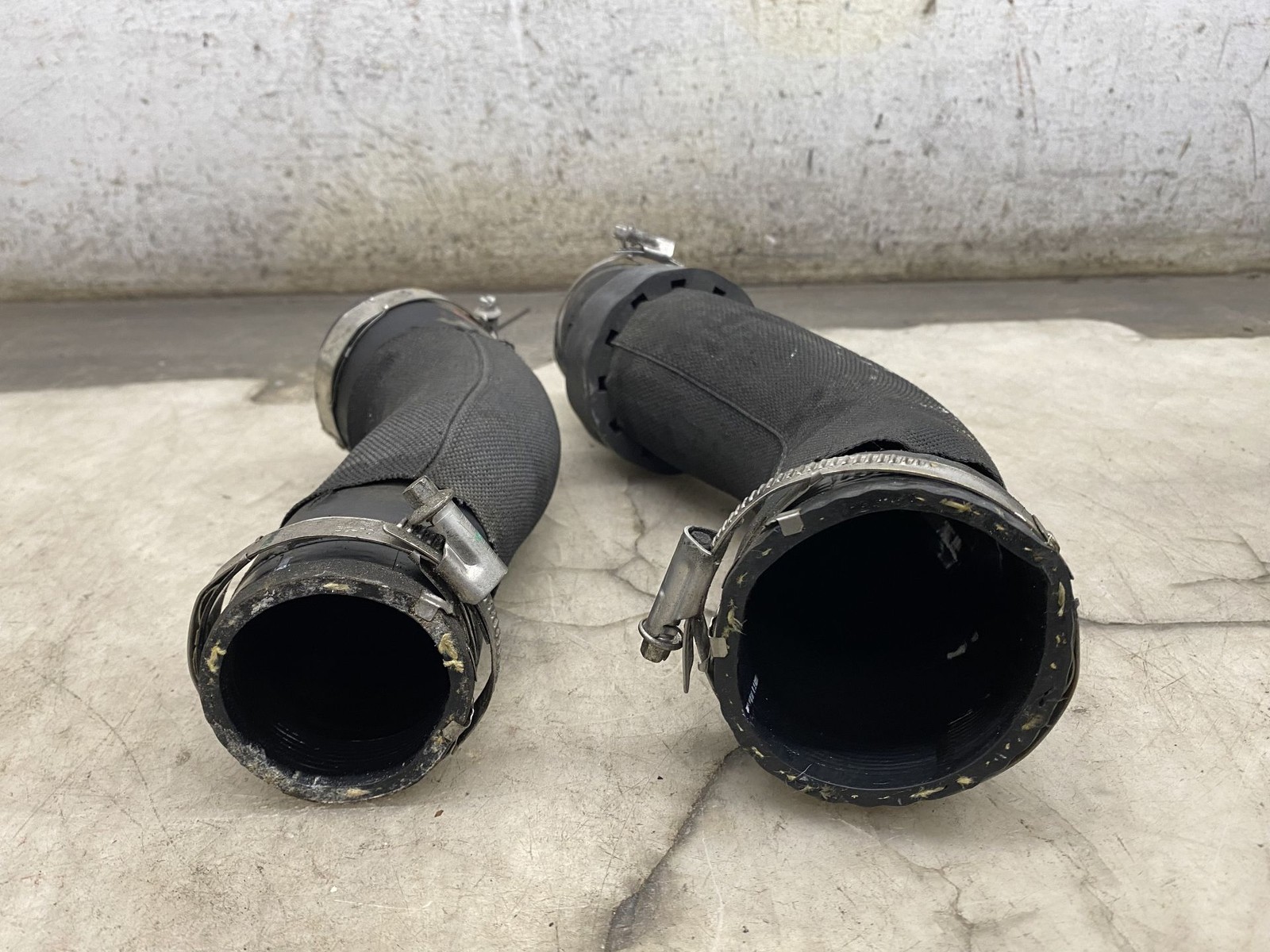 2016-2020 BENTLEY BENTAYGA 6.0L W12 RIGHT ENGINE INTERCOOLER PRESSURE HOSE SET