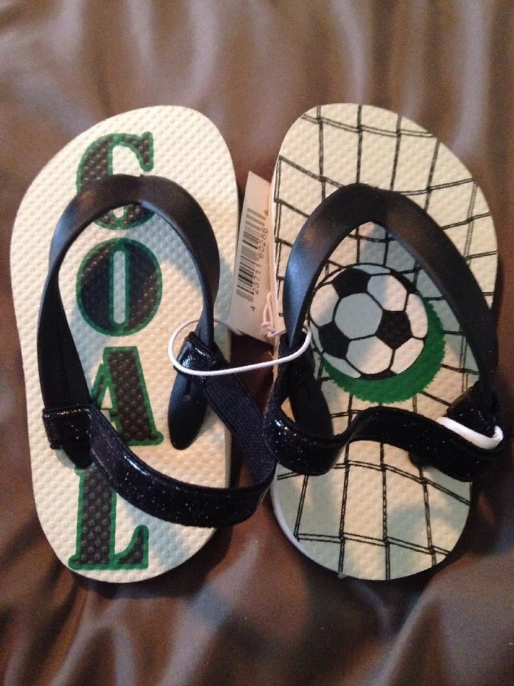 Sandalias chanclas The Children's Place para niños pequeños - Fútbol - Talla 4-5 - Nuevas con etiquetas Foto 2 de 4