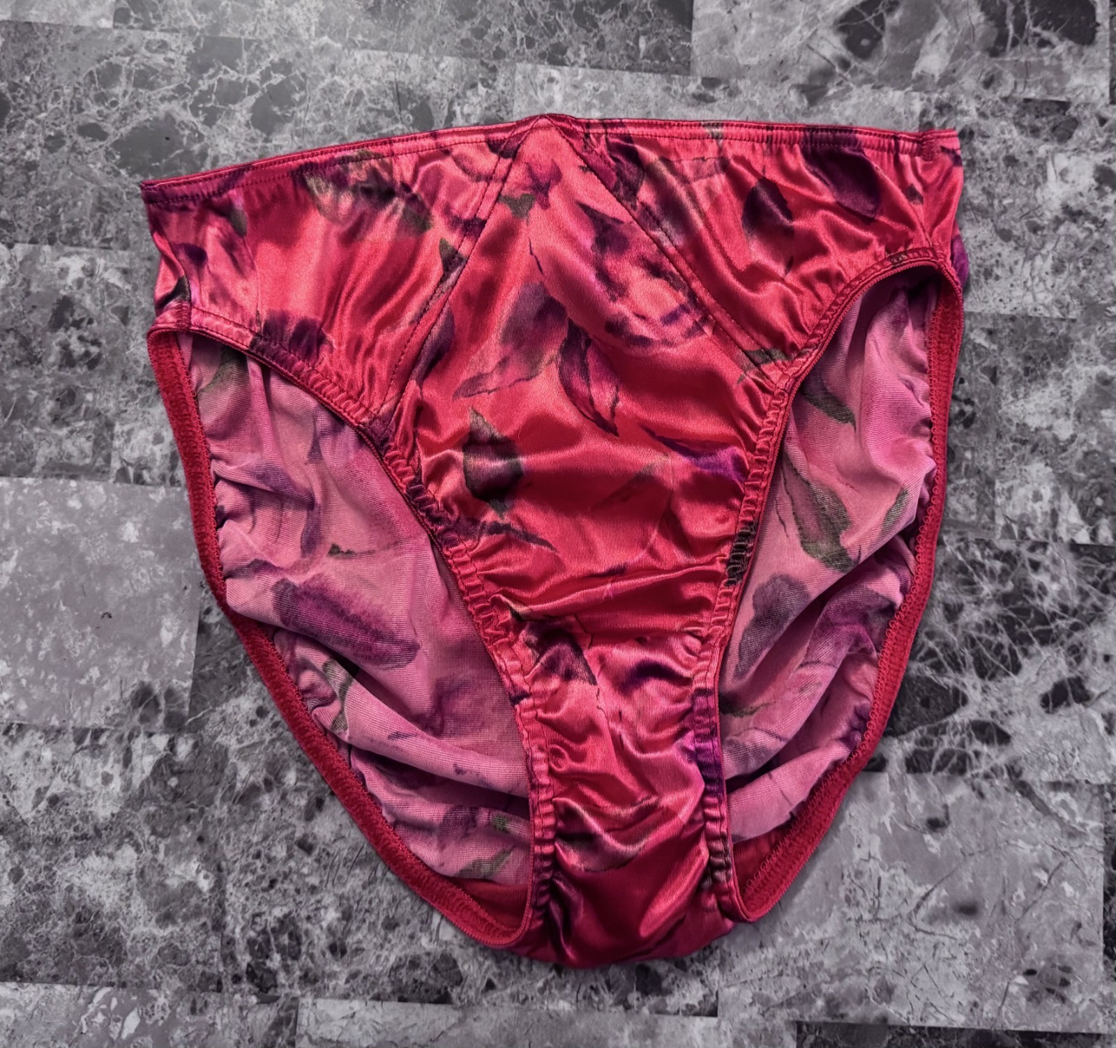 NWT VICTORIA'S SECRET M RED FLORAL SECOND SKIN SATIN VINTAGE RARE BRIEF PANTIES