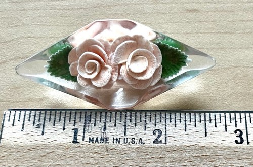 Vintage 1940s Early Plastic Reverse Clear Lucite Carved Pink Roses Floral Brooch - Picture 4 of 5