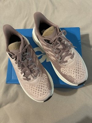 BRAND NEW WITH BOX, HOKA MACH 6 LA Women's, Size 8.5