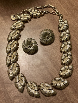 Vintage statement fashion leaf necklace choker goldtone LISNER  clip on earrings