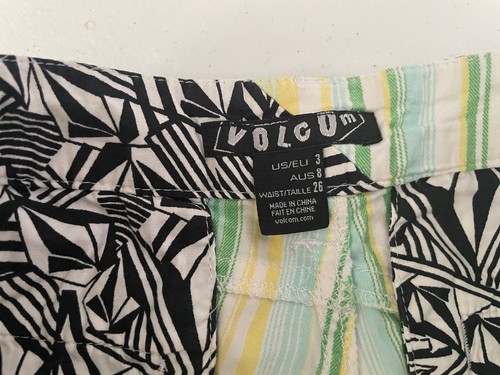 VOLCOM junior size 3 stripe sea shore chino short green/yellow - Picture 4 of 7