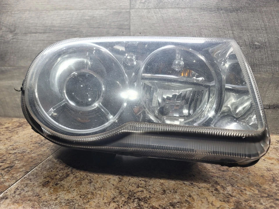 Chrysler 300C SRT8 2005-2010 6,1 L OEM PASAJERO XENÓN OCULTO FARO LUZ Foto 2 de 4