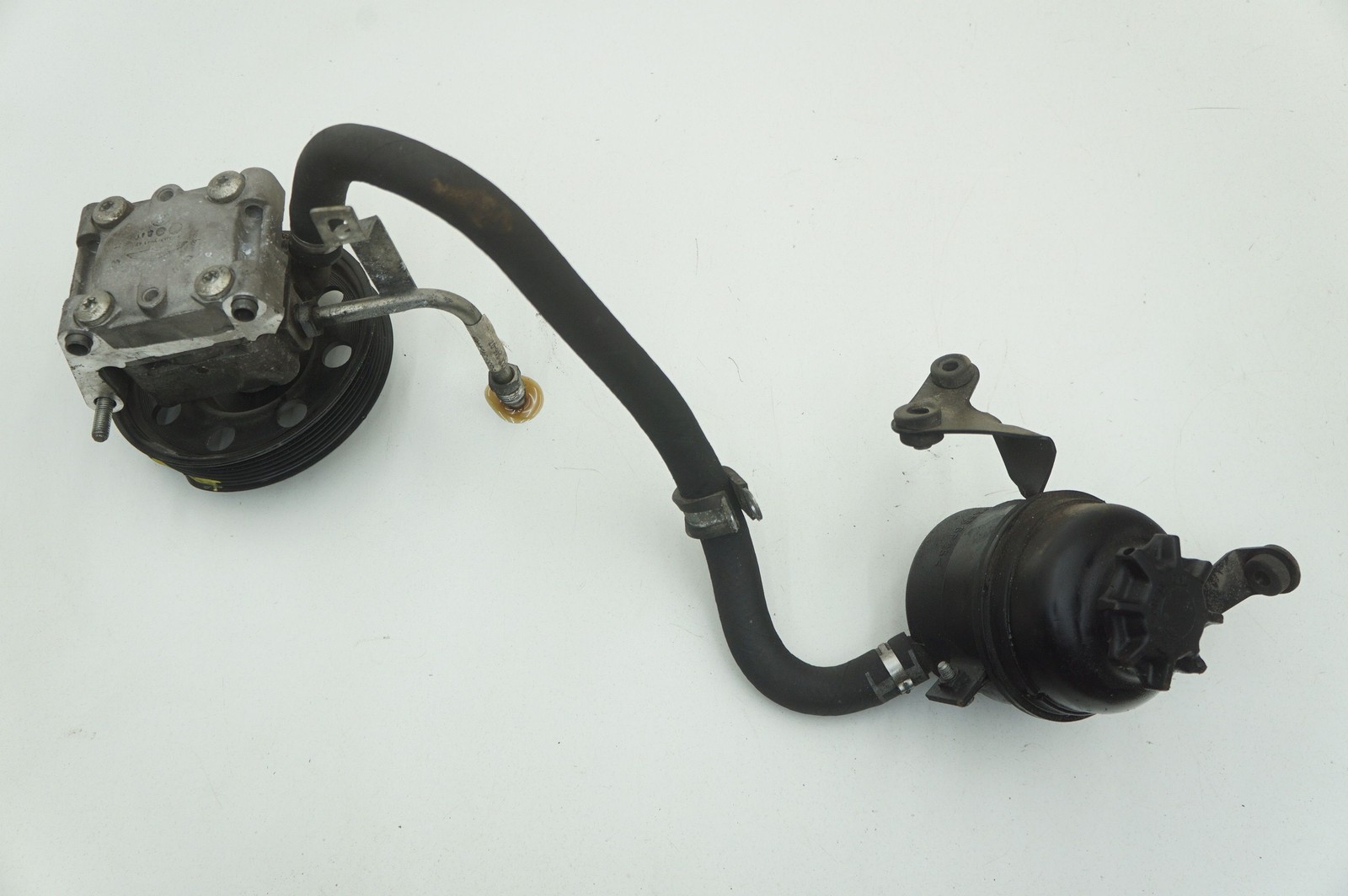 Power Steering Pump Pulley OEM 6G33-3A696-AB Aston Martin V8 Vantage 2008 *Note*