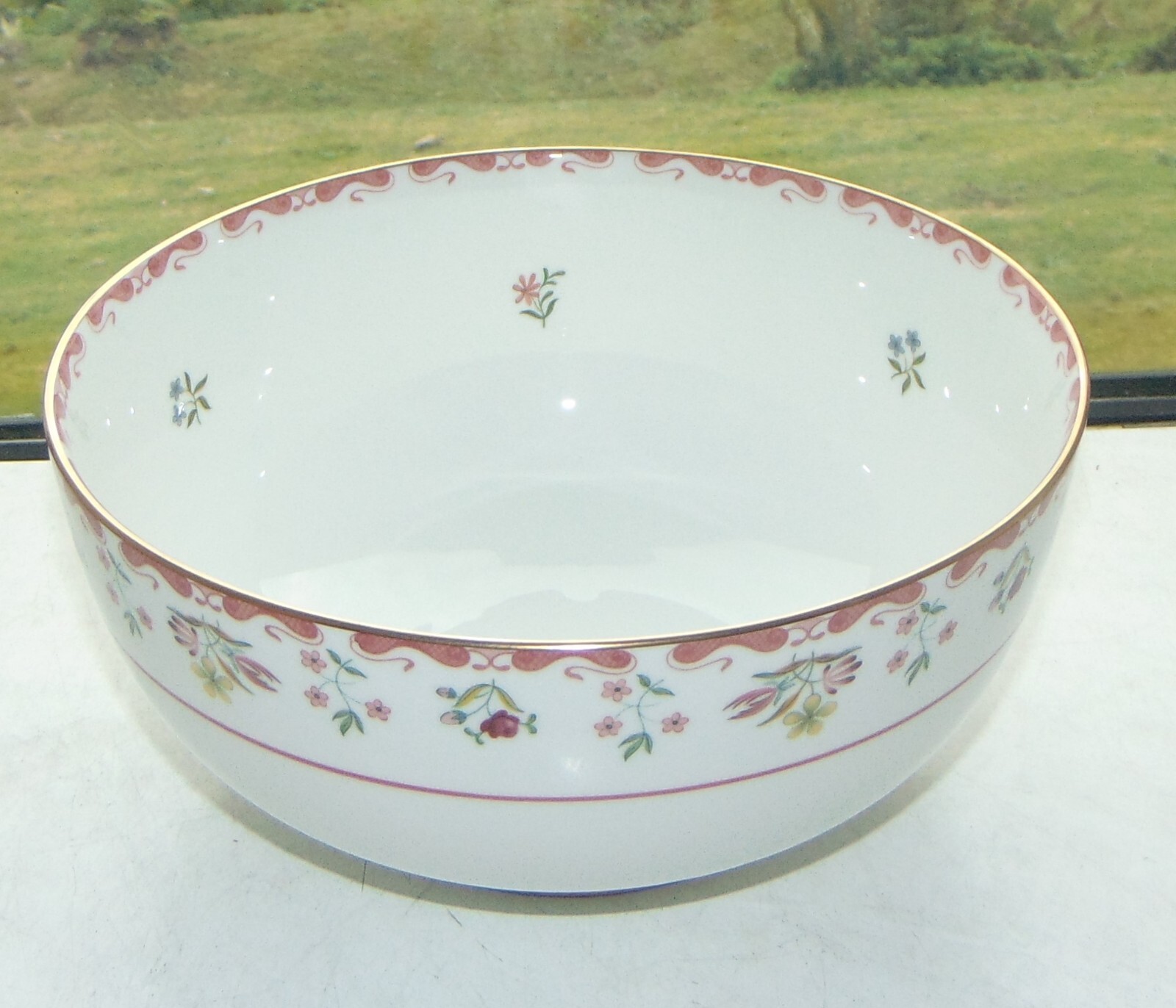 Wedgwood Bone China Bianca R4499 Pattern Salad Serving Bowl 20.5 1990s