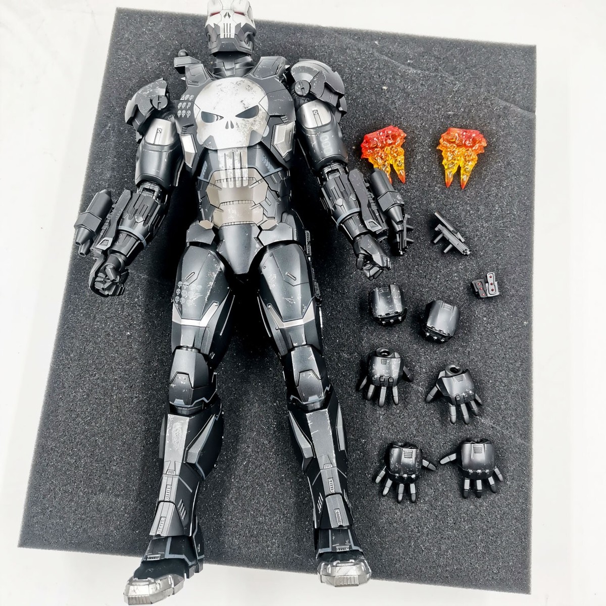 HT HotToys 1/6 VGM33D28 The Punisher War Machine Armor Body HT HotToys 1/6 VGM33D28 The Punisher War Machine Armor Body