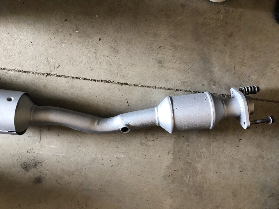 Nissan Cube 2011 convertidor catalítico, usado Foto 3 de 4