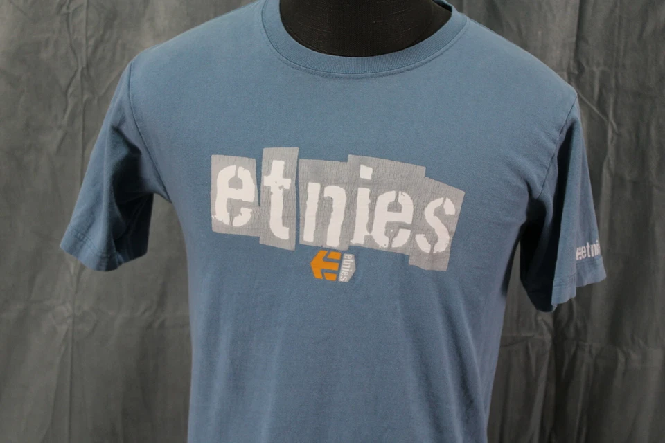 Camisa de Skateboard Vintage - Zapatos Etnies Gráfico en Bloque - Para Hombre Mediana Foto 2 de 4